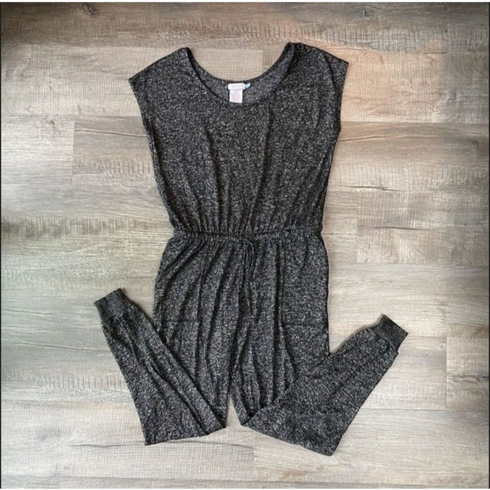 Serra Sleeveless Gray Pants Romper Jumpsuit with pockets  Size Large
